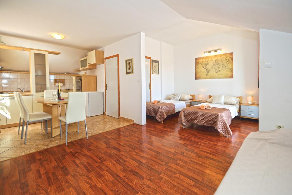 חוואר Apartmani Niki Hvar חדר תמונה